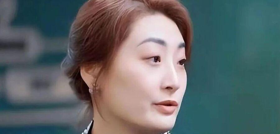 娃哈哈这波操作真是让人看得目瞪口呆。宗馥莉为了将“娃哈哈”换标成“娃小宗”，加快