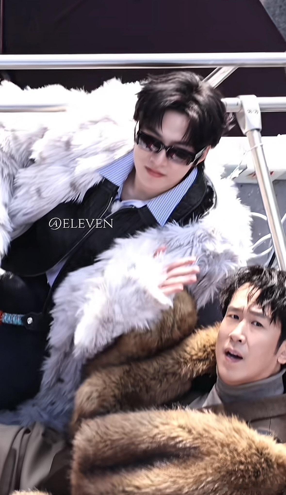 刘耀文站姐太好玩了哈哈哈哈哈哈哈，我已经看到多个角度他们，还有一个天上视角的不知