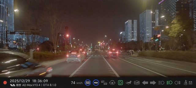 理想汽车i6智驾严重安全问题理想i6提车十几天，2000km智驾频繁出现问题。