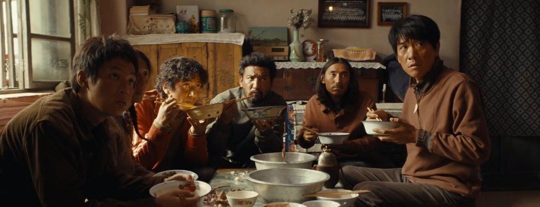 别光追剧了，那部收视率破2.3的《生命树》，只是前菜。真正的后劲，藏在那部8集