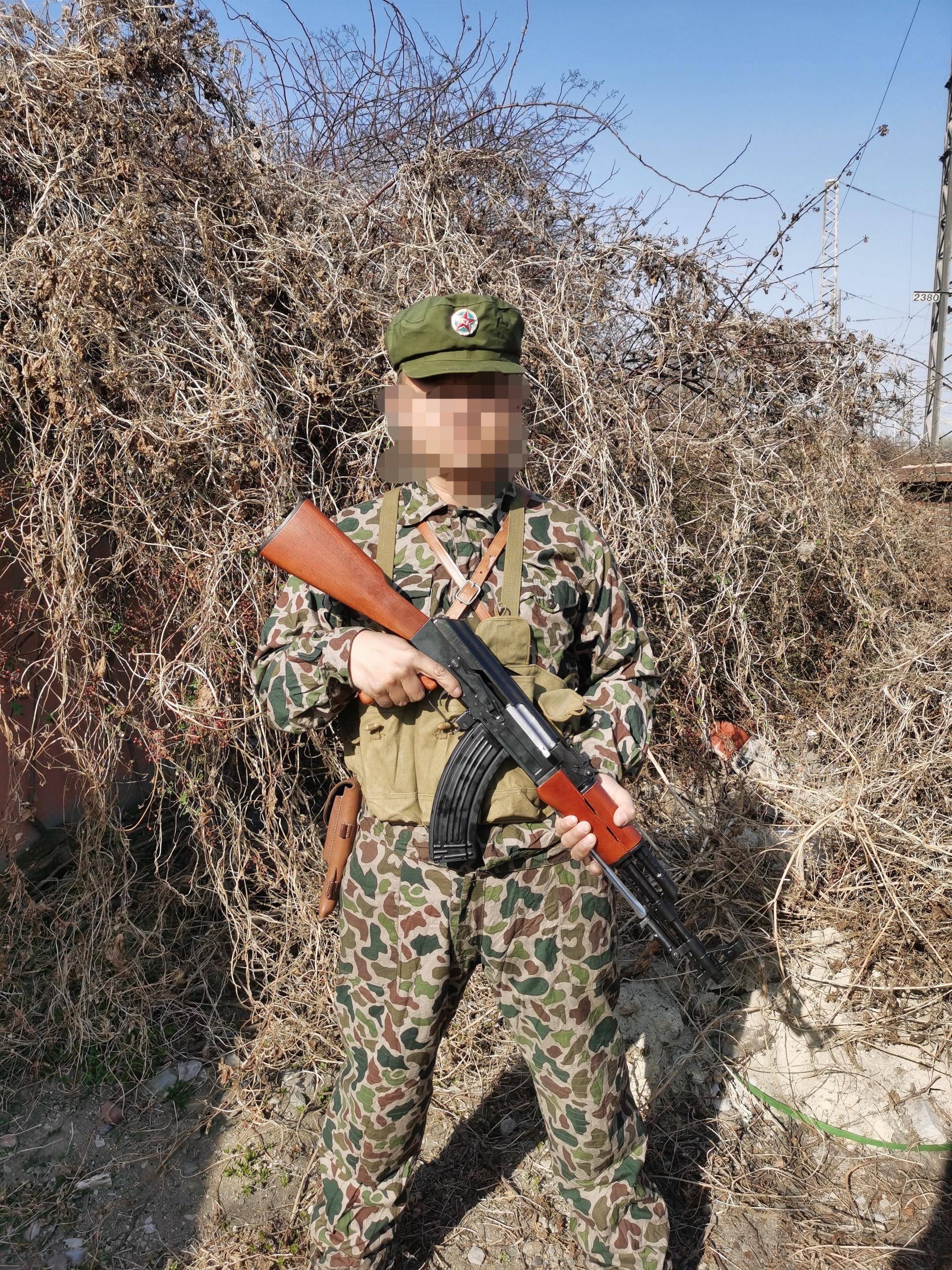 老山侦查大队造型。当年的侦察兵们，怀揣着56式冲锋枪，带着三棱刺刀，在...