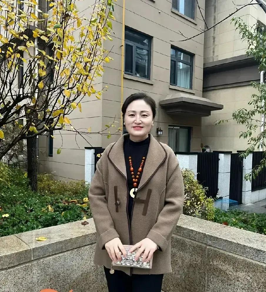 儿媳还有二十来天就要生，我下周得搬去儿子家守月子。行李刚理到一半，老伴站厨房门