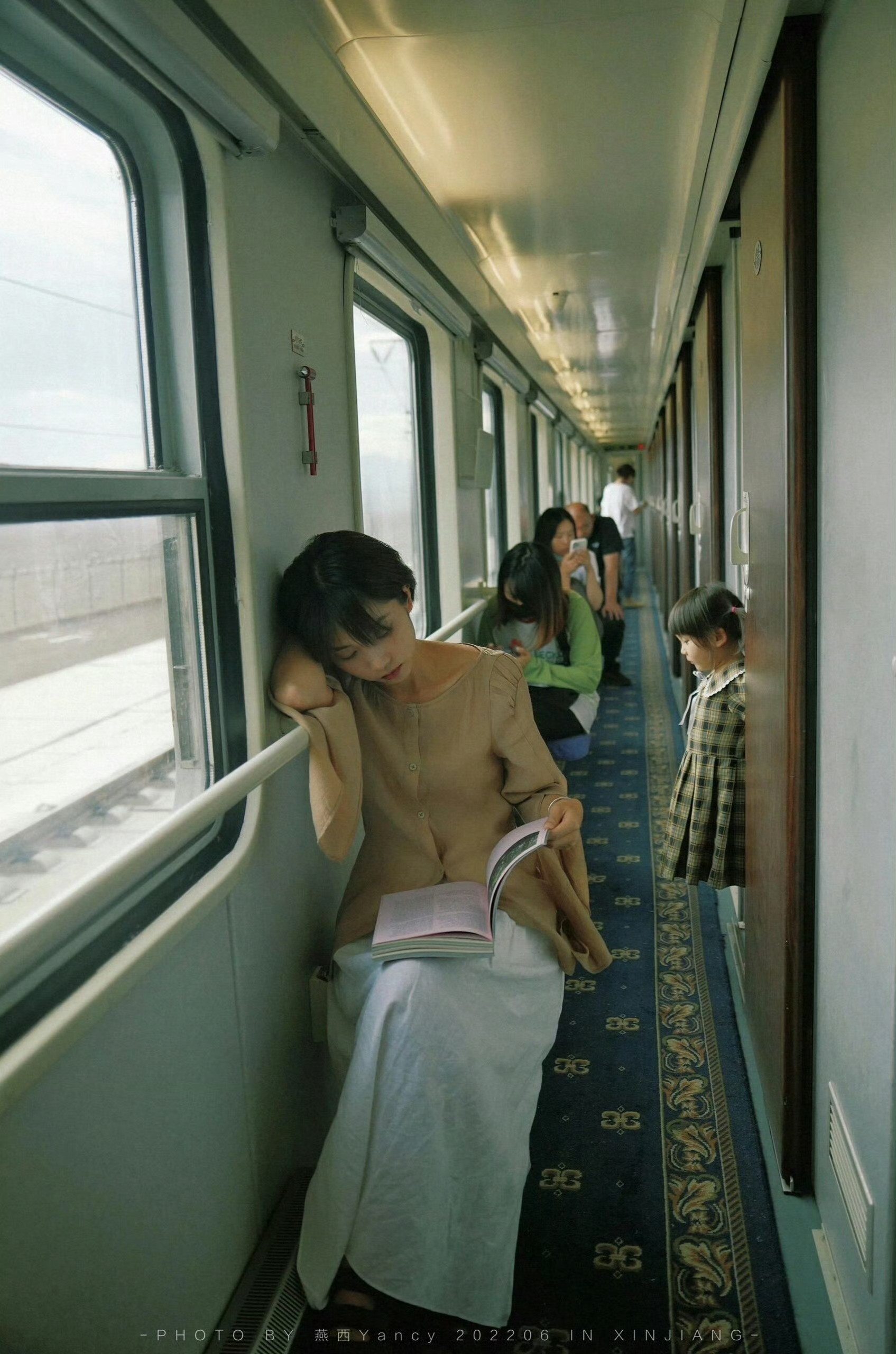 《被讨厌的勇气》里有一段话我很喜欢：“人生是不断与理想的自己进行比较，而不是活在