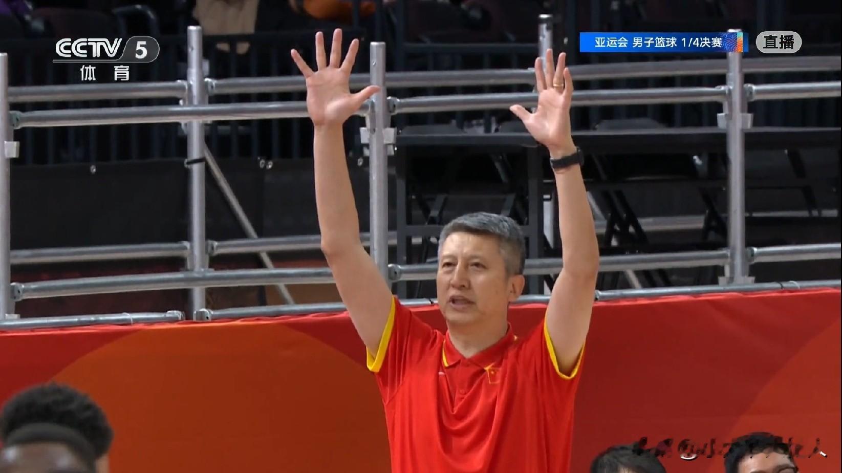 无锋线中国男篮赢球太幸运了，一场互不防守的比赛，惊出郭士强一身冷汗。庞峥麟不灵了，双塔战术效果不好，