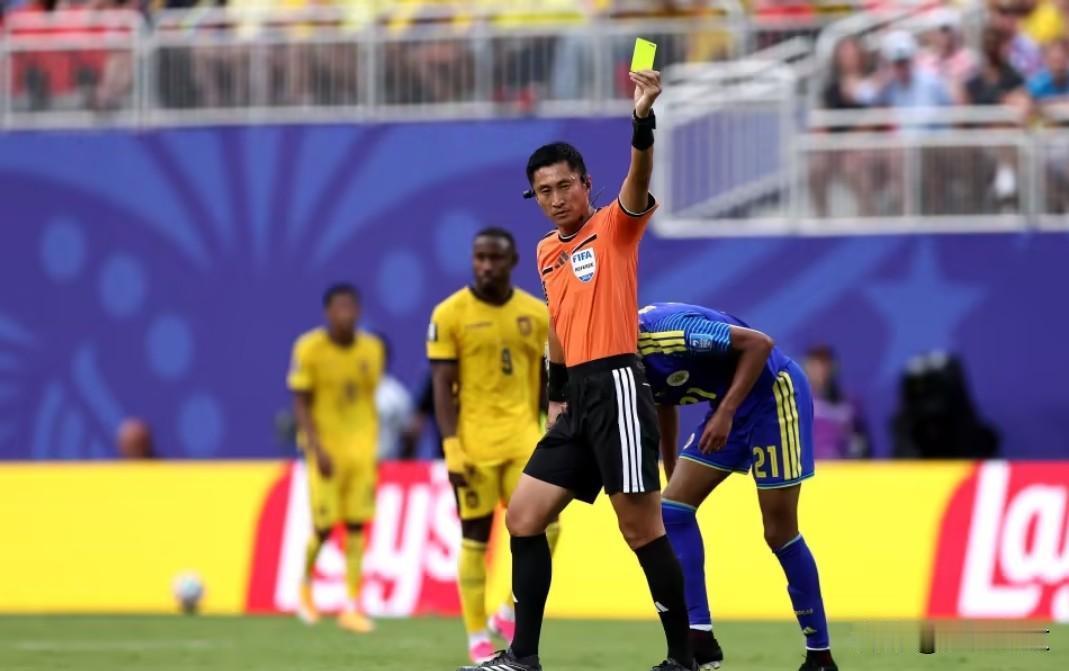 马宁世界杯比赛裁判首秀，因全场无重大误判，马宁获得FIFA单场2000美元标准奖