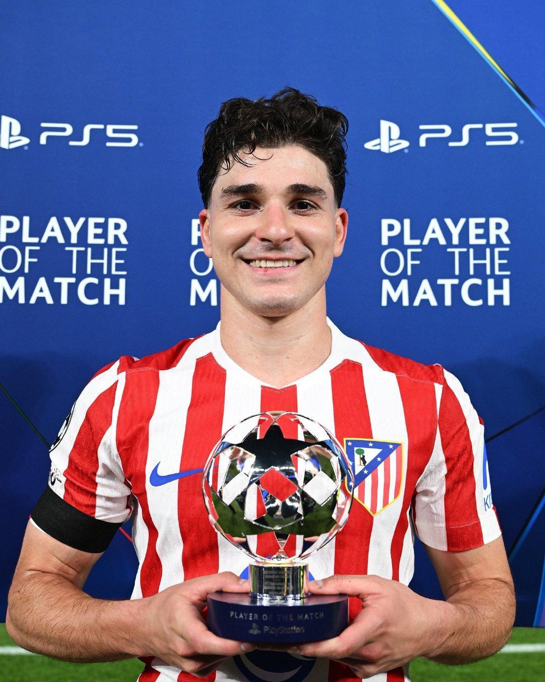 阿尔瓦雷斯被评为巴萨0比2马竞的最佳球员🏆克瓦拉茨赫利亚被评为巴黎圣日耳曼2