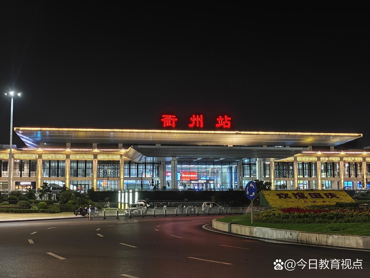 衢州和襄阳发展各有特色，目前襄阳经济实力相对更强，但衢州也有着良好的发展态势与潜