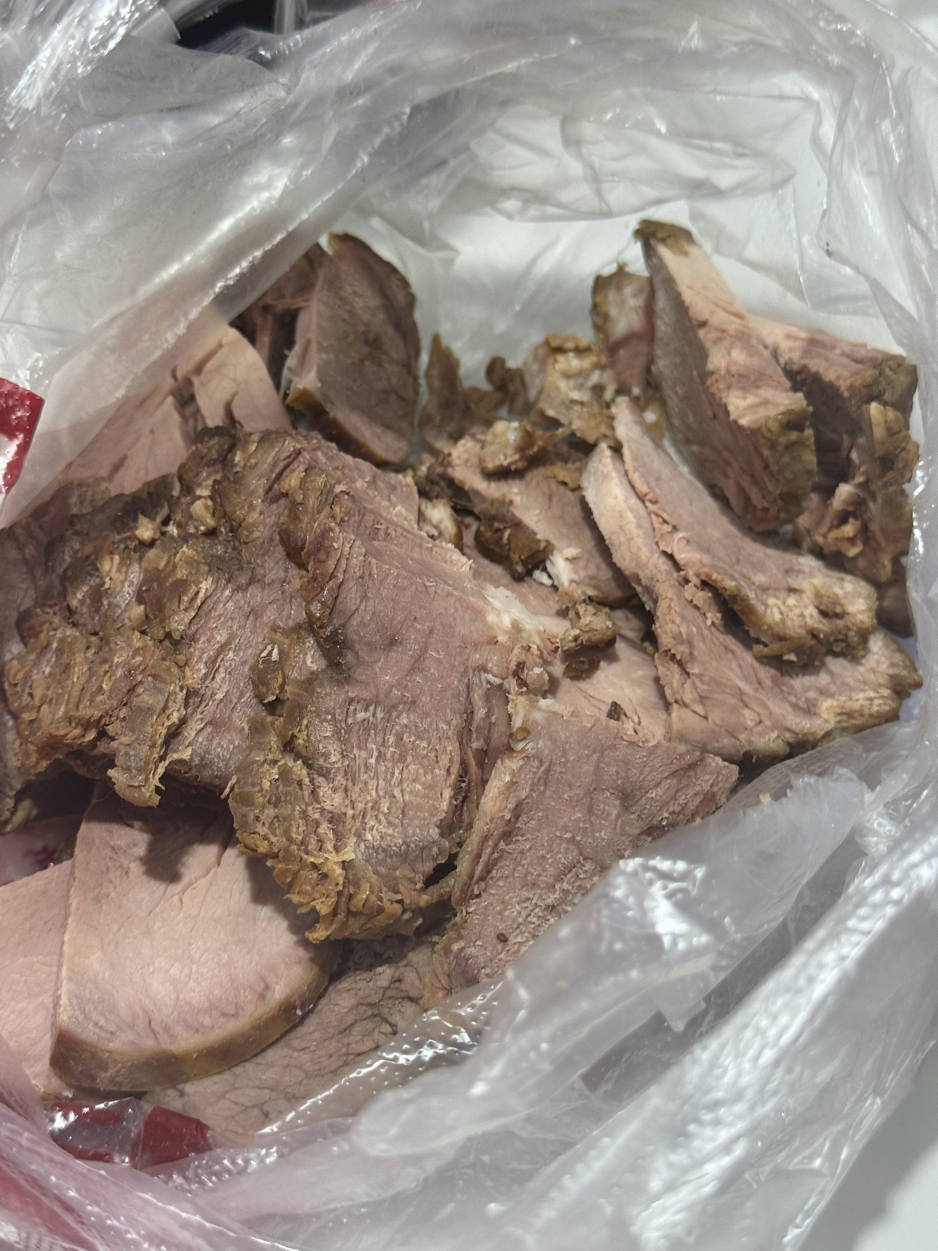 健身结束搞点卤牛肉吃吃吧，补点蛋白。​​​