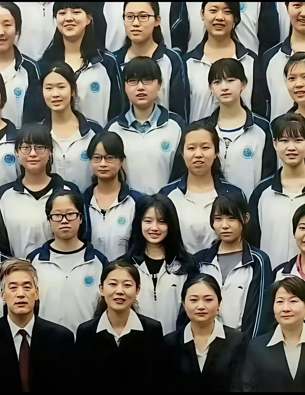 明星就是明星，一眼就能看出来，气质就是与众不同！