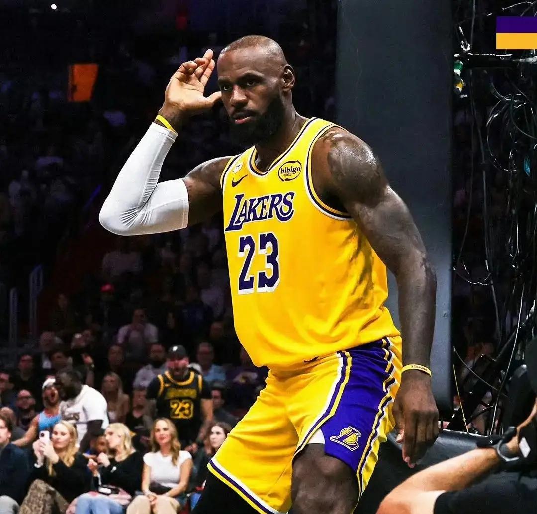 不吹不黑，詹姆斯和哈登对决表现数据对比！！詹姆斯：本场比赛上场30分钟，投篮8