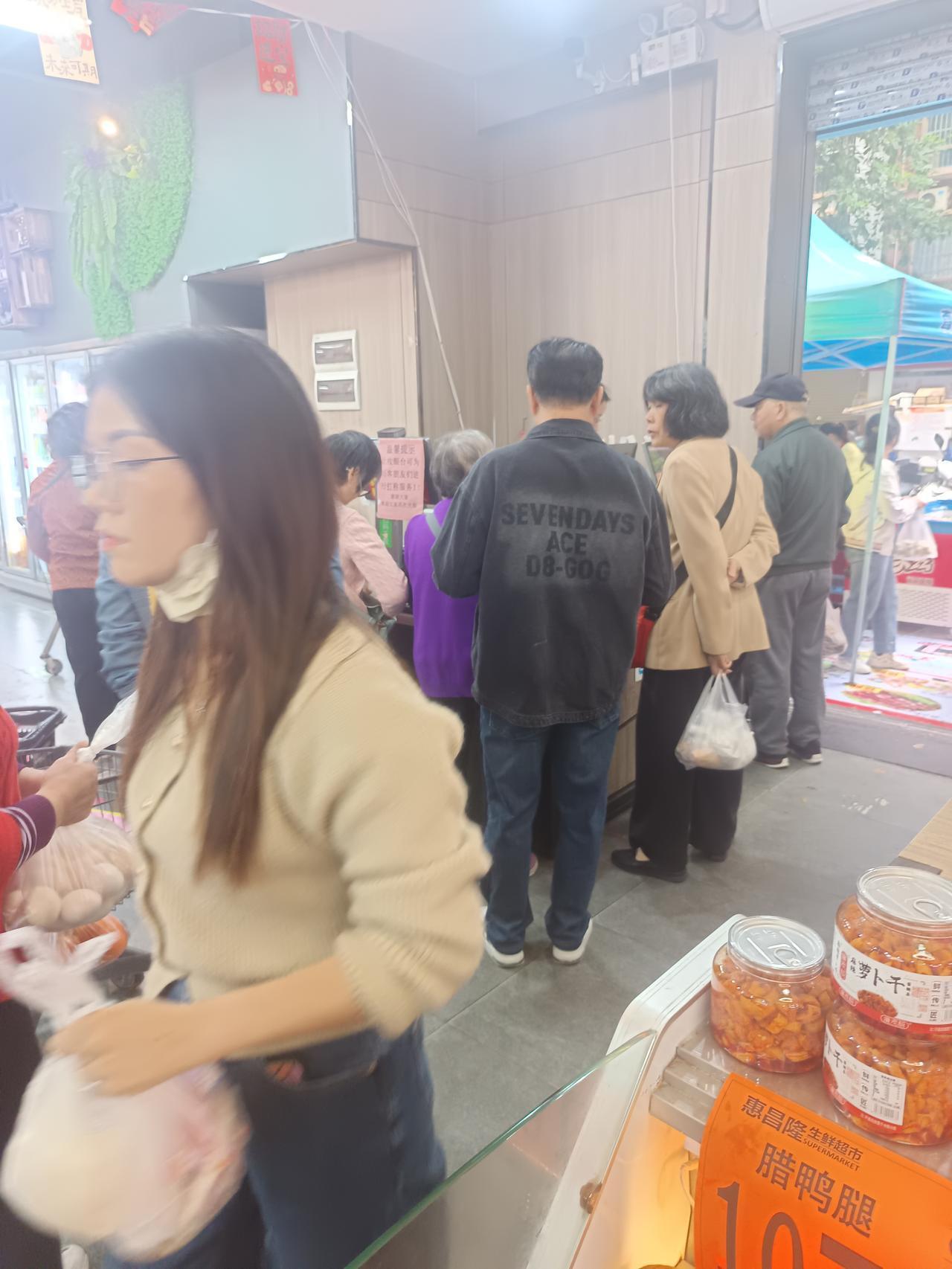 为什么电商这么便宜却有人会在超市那里购物？你敢相信吗？现在购物这么方便