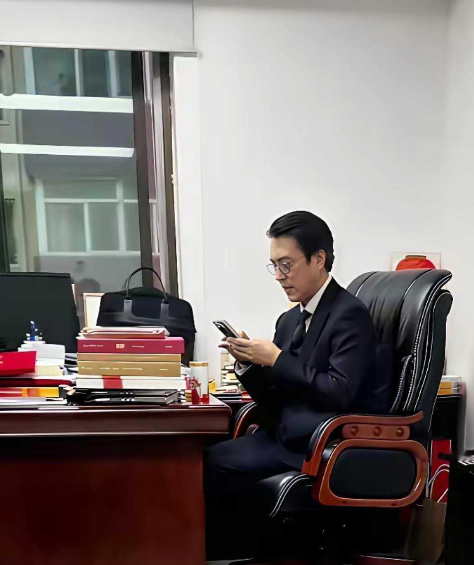 唯一一个自带体制内气息的明星