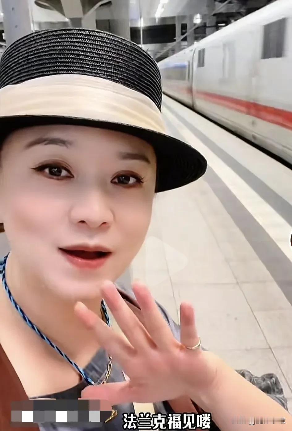 真替张芳的德国之行捏一把汗!原来，当天她们一家准备从柏林坐火车去往法兰克福。刚
