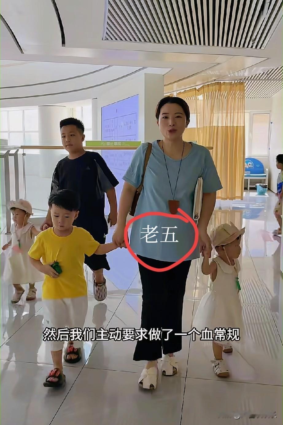 这么大网红，又在直播卖惨，这寒碜。小韩媳妇怀孕16周去做产检，才华花了70多