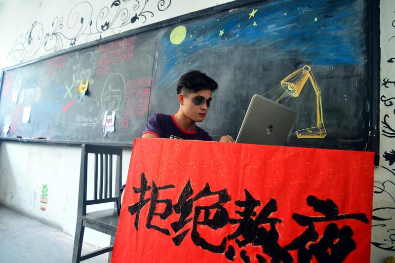 长期熬夜心脏疼，这事儿可不能小瞧。熬夜时，身体一直处于应激状态，交感神经兴奋，会