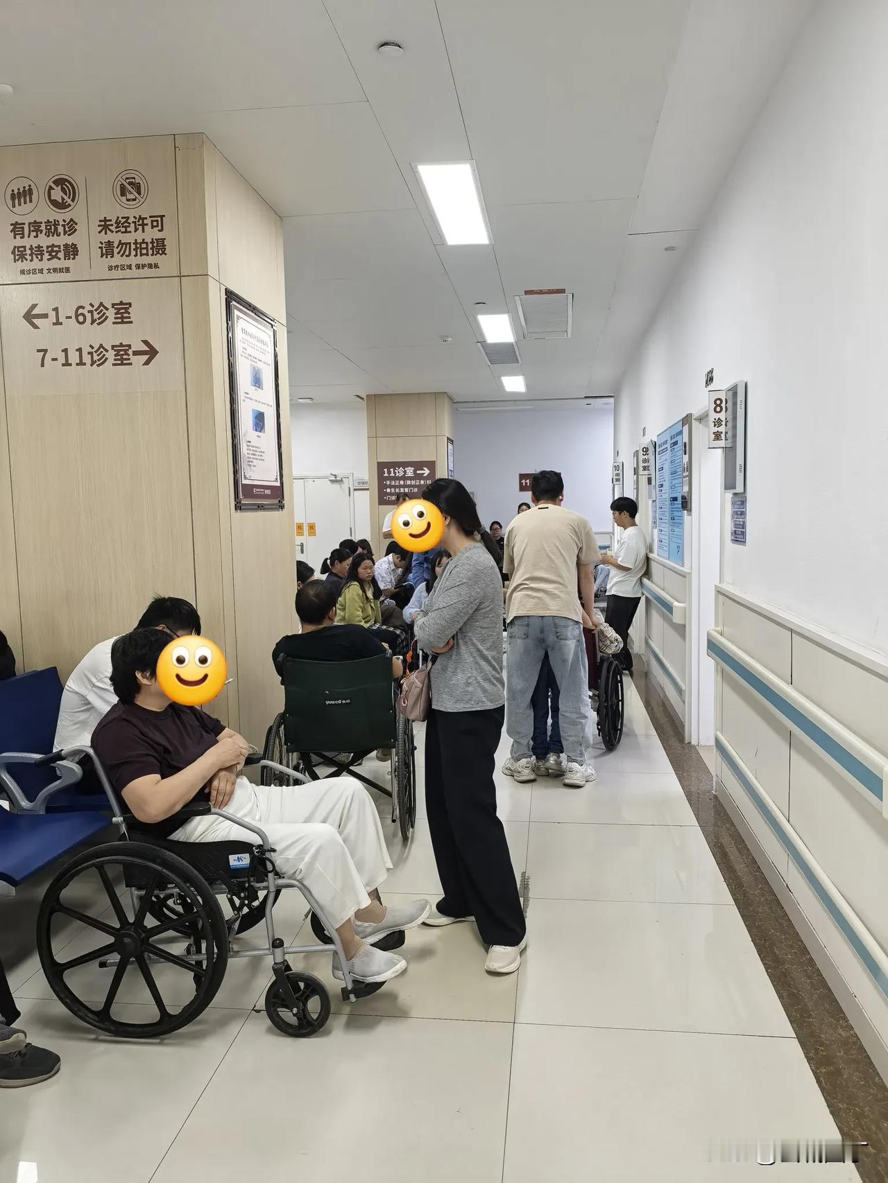 继续跑医院，武汉四院黄若昆主任看了我的核磁报告，说:“距腓前韧带断裂，要手术，微