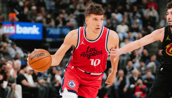 快船随队记者更新动态，发布了明日杯赛主场对阵灰熊的伤病报告。据悉，波格丹-波格