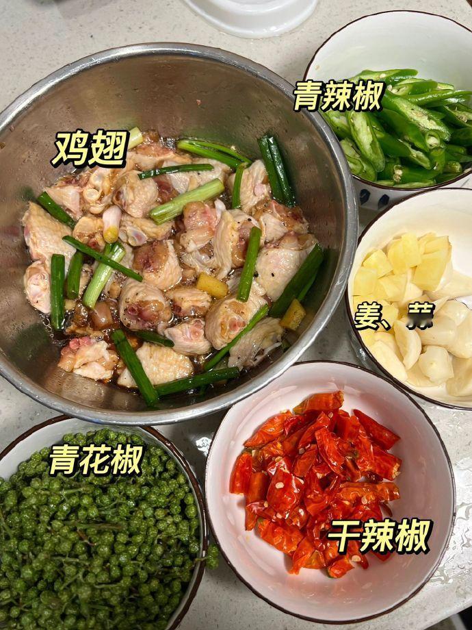 这鸡翅一上桌…我妈对我刮目相看，香辣一绝。