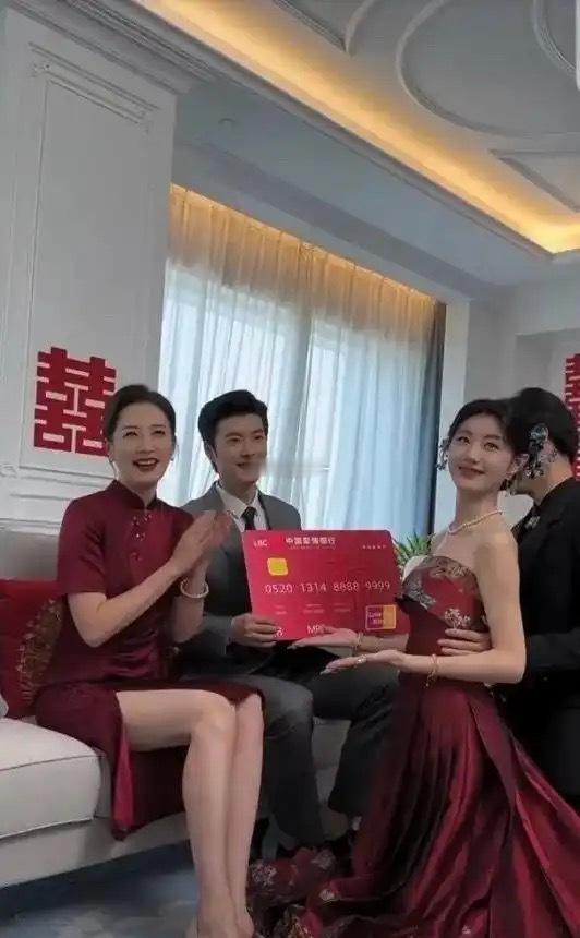 这丈母娘，有点东西，儿媳妇显得黯然失色了！​​​