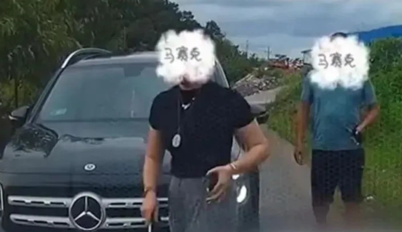 广西这出“亮证连续剧”，比村口大戏还抓马！一开始以为是“证件侠”狭路相逢，