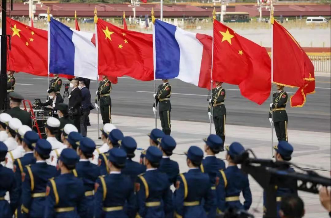 别不信，法国正向中国靠拢！印巴大战，打出来了一个新的国际秩序。别看美国出面调