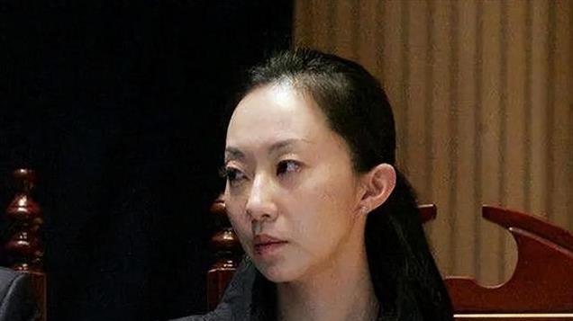 女演员袁茵现状: 嫁大20岁侯耀文后婚内出轨, 现55岁与女儿像姐妹