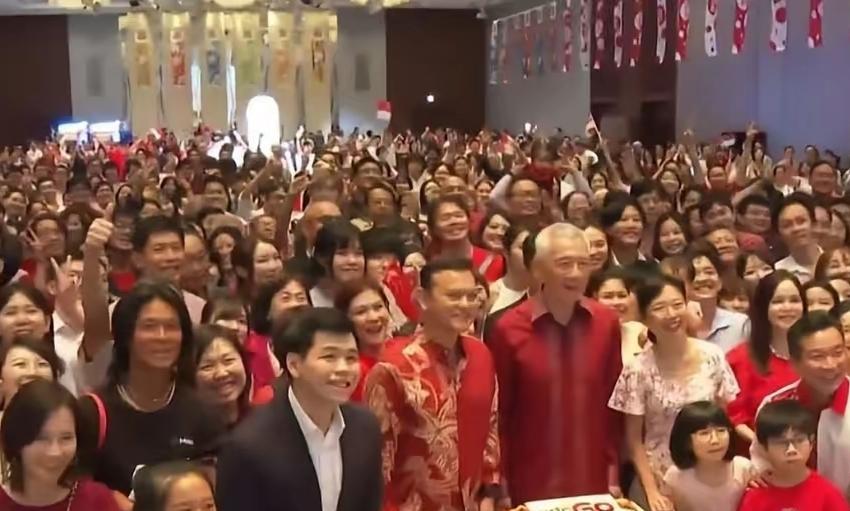 新加坡国务资政李显龙，官二代，8月25日，在日本接受了日本首相石破茂授予“旭日绶