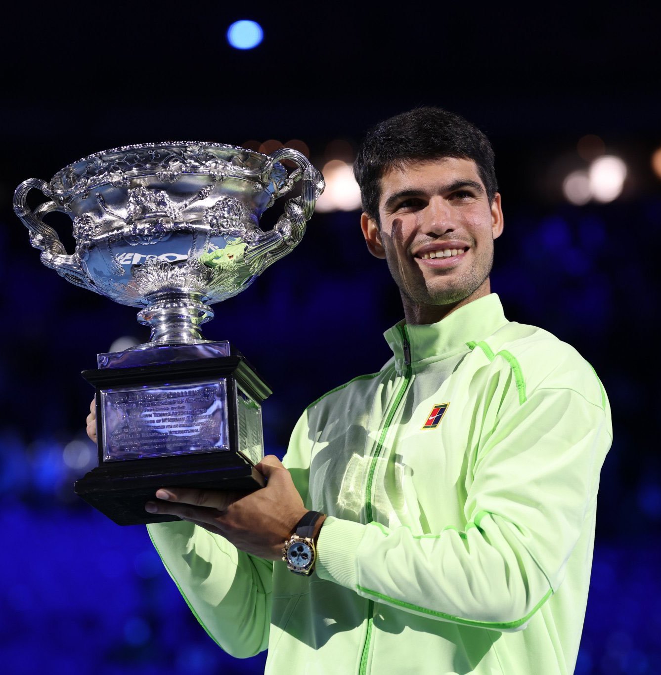 阿卡出道仅8年就完成了全满贯的突破，自古英雄出少年！德约在38岁257天高龄，依