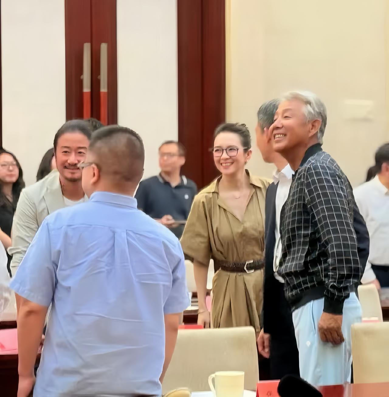近日，陈道明、章子怡、吴京、张译参加活动时的热聊画面。四位实力派演员，在演艺