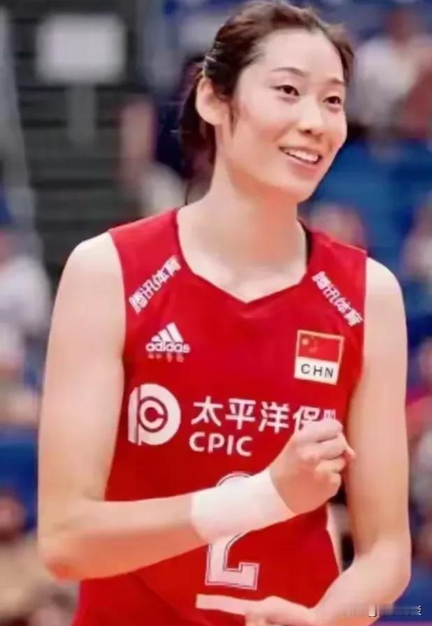 世联赛中国女排1:3波兰女排后，大家才觉得骨干的重要性，以下三人不可或缺：1.