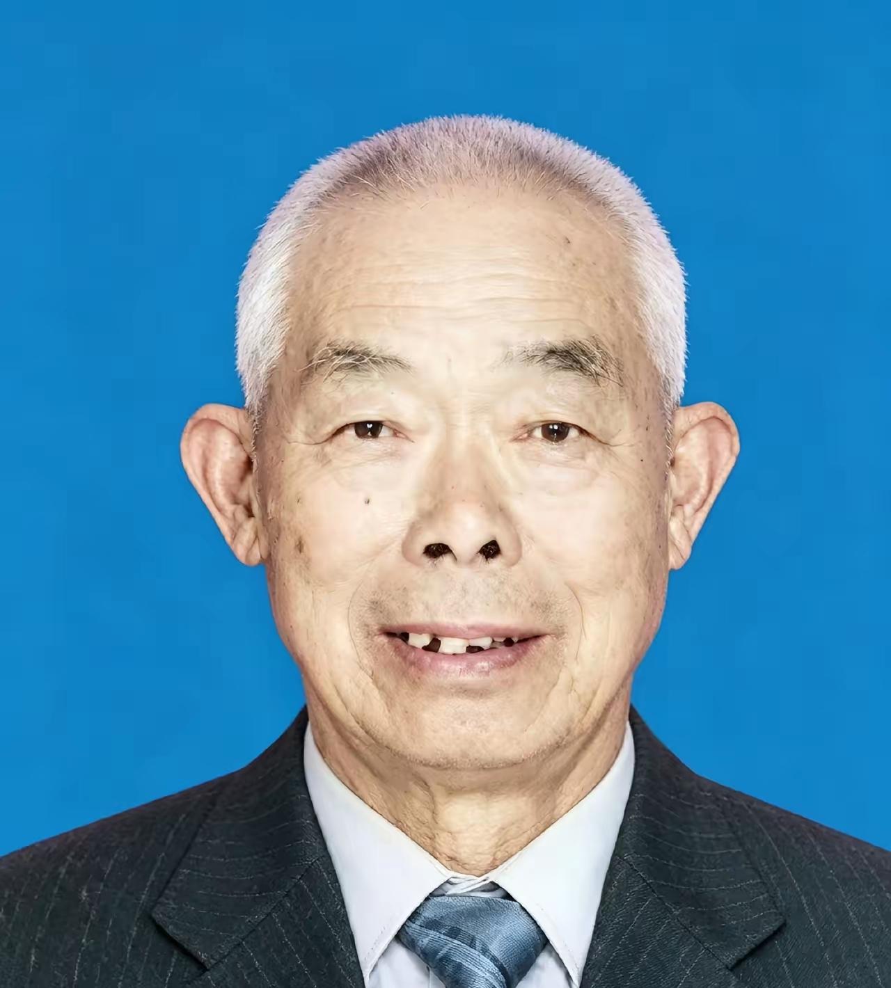 张成兴，男，1939年4月生，重庆市万州区新田镇义和村村民。1992年秋，54岁