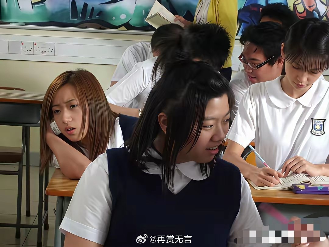 照片里这位女生，肯定也想不到，自己有朝一日，会成为85花顶流女星吧！