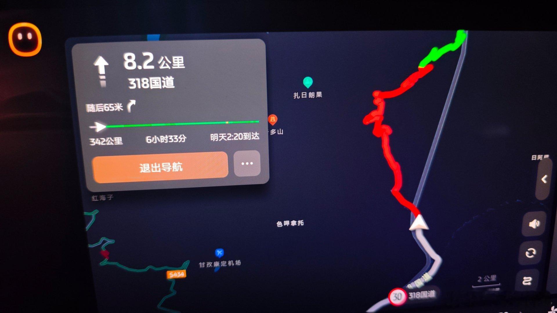 38国道大堵车，因为暴风雪的影响，318国道康定折多山路段，堵车十余公里，没有其