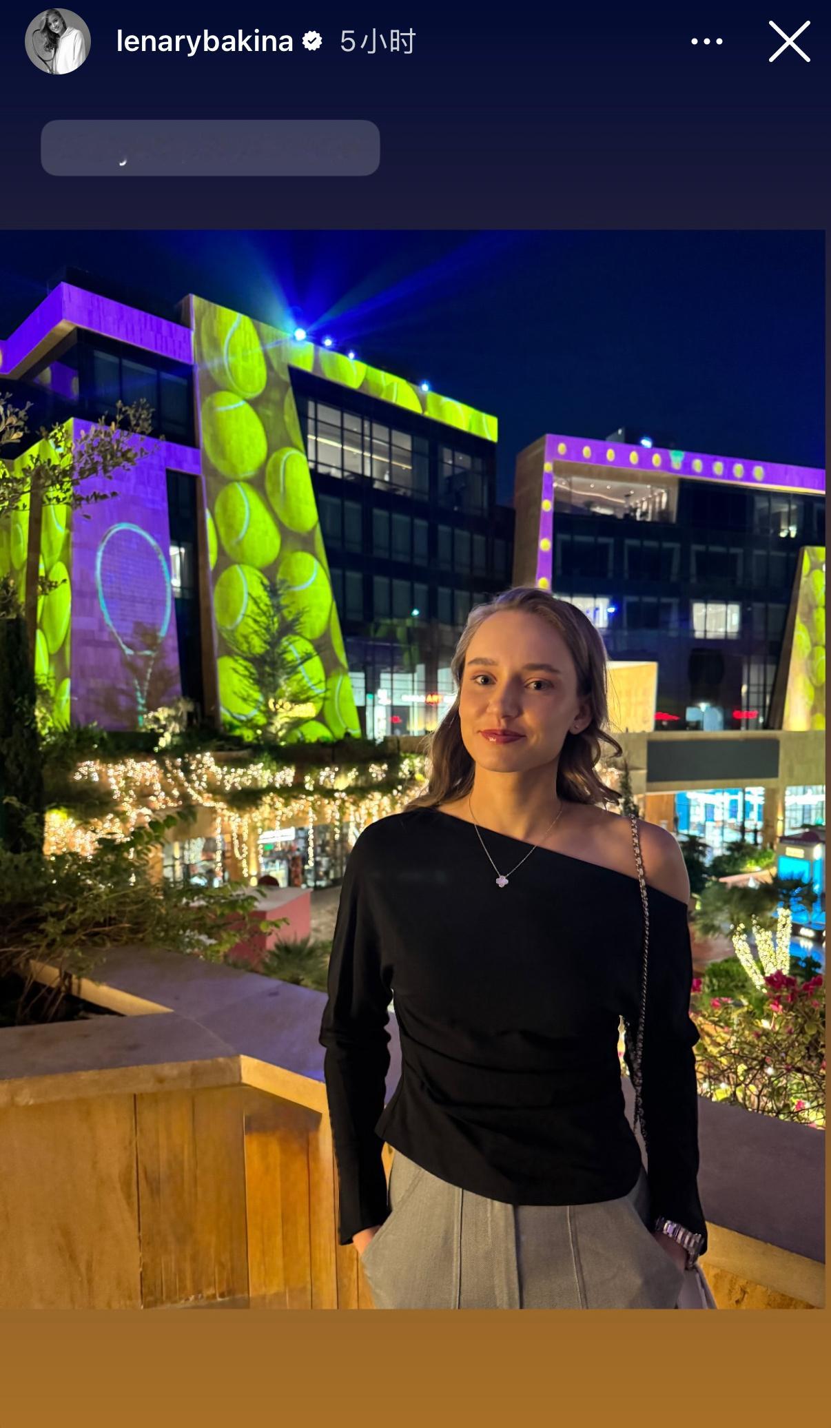 WTA总决赛明天就开打了,但到现在都还没放出八人大合影,只有球员自己po出了一些