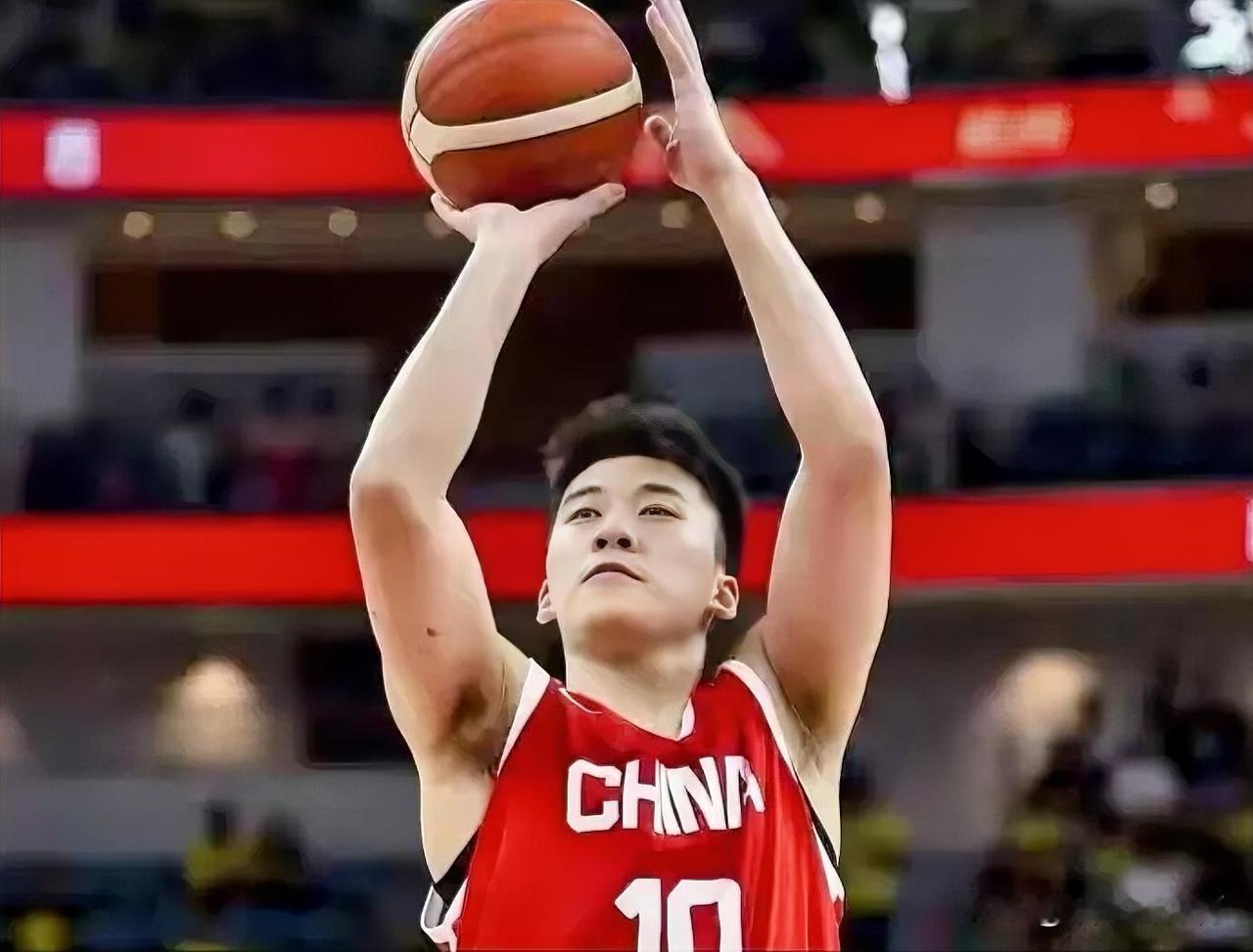 世界杯预选赛王俊杰缺席，郭士强心里有底，因为他手里还有两张锋线王牌。国家男篮兵