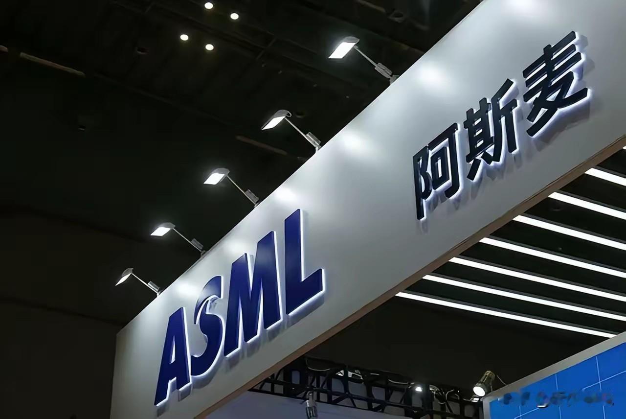 欧洲不买ASML光刻机恰恰是欧洲衰落的缩影ASML在欧洲没有卖出一台光刻机，这