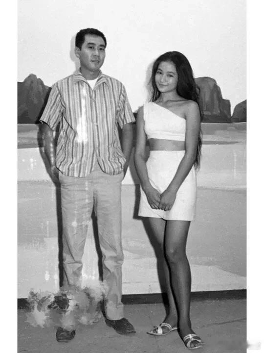 身材这么好还这么漂亮，难怪亦舒嫉妒她呢1964年，18岁的郑佩佩在拍摄电影《兰
