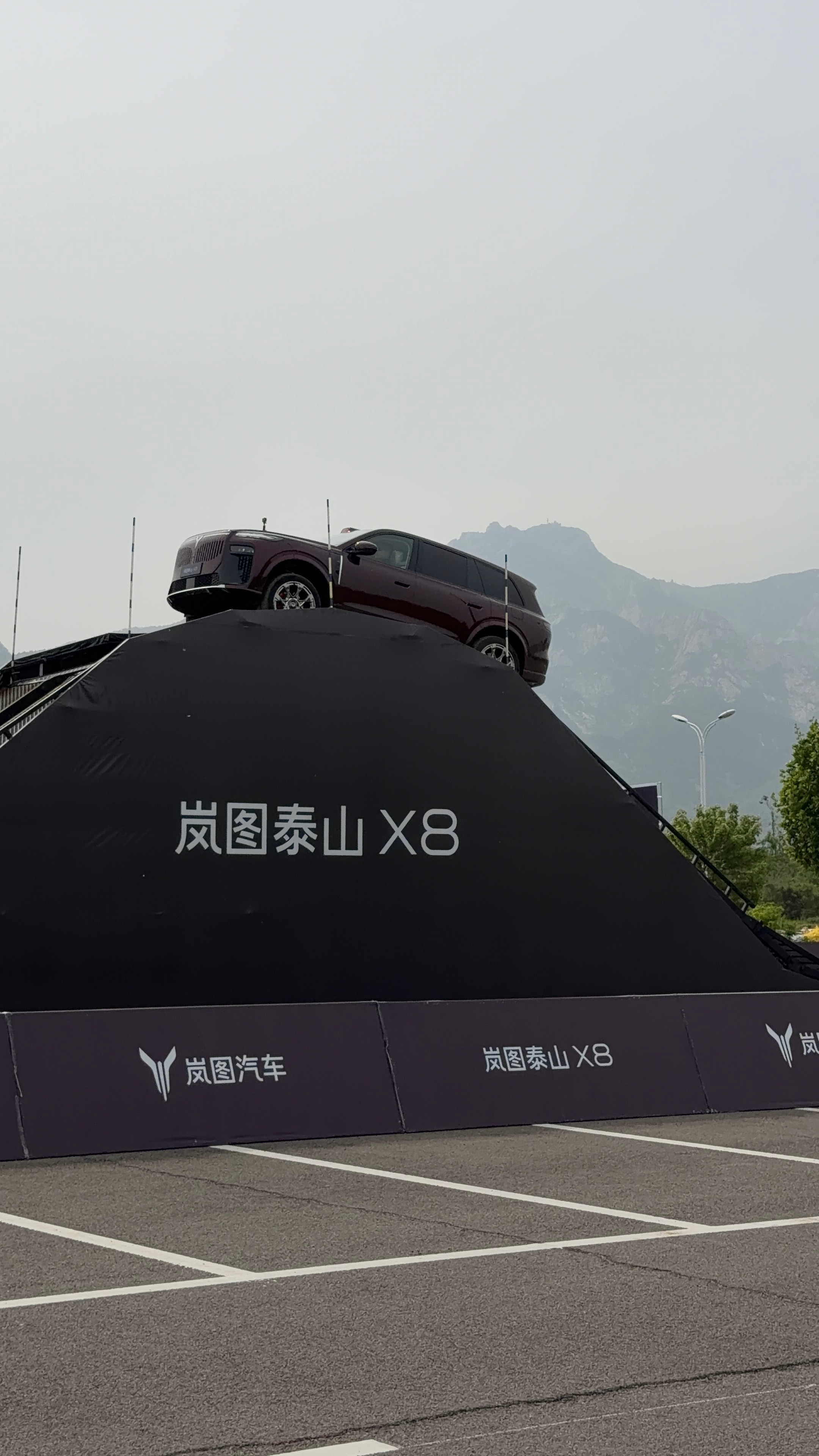 昨天开车突然一抬头，这不是泰山吗真的是开着泰山回老家了～泰山回家了泰山在泰山排队