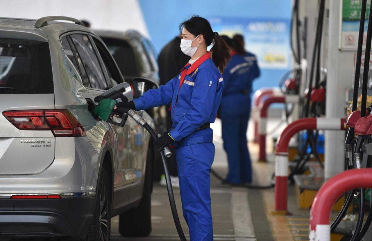 风向又要变了！ 国家开始“保油车”了，其原因就是油车产业链庞大，涉及汽修、加