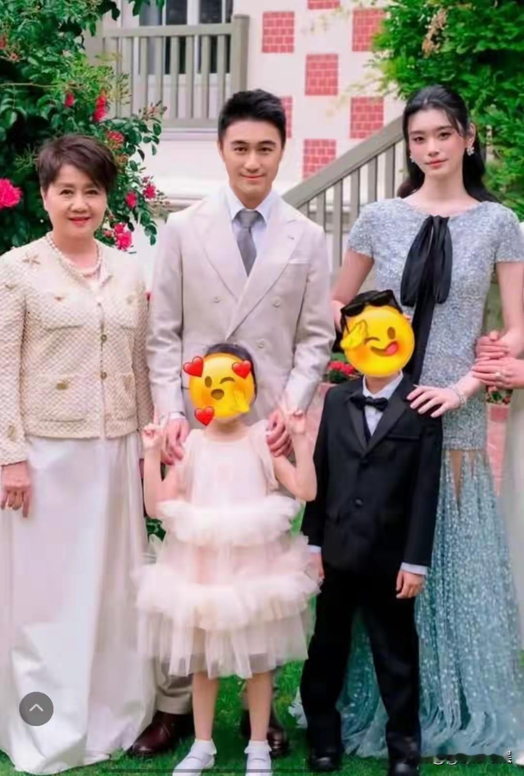奚梦瑶还真是很幸福的这下没说“奚贵妃”了，补办婚礼那就是正宫娘娘了何家很重视