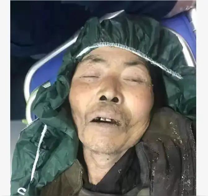 我朋友给我转了一条新闻，不是鬼故事，是真人真事。重庆巫山一个73岁的老爷子，