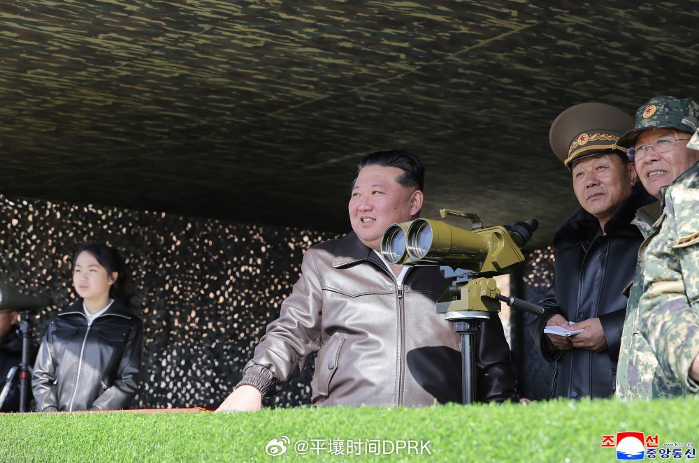 【敬爱的金正恩同志观摩步兵和坦克兵部队协同攻击战术演习】第2批图片