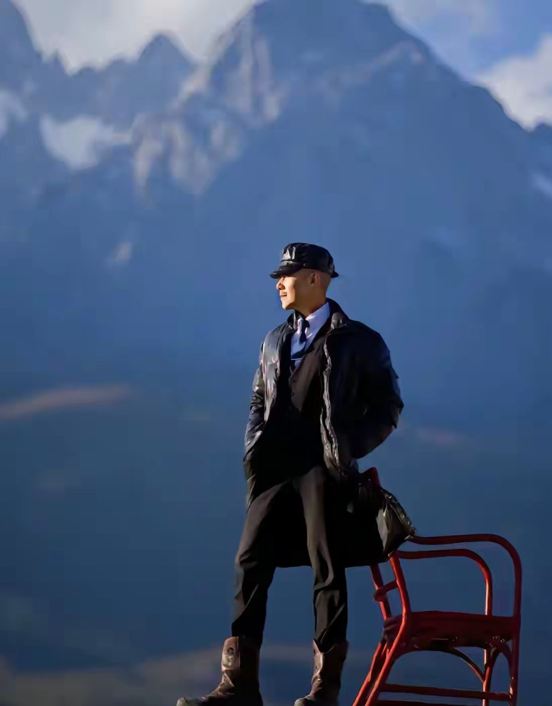 大冰老师说：“我之所以选择不结婚不生子，是因为我不配。我没有耐心跟一个女人长相厮