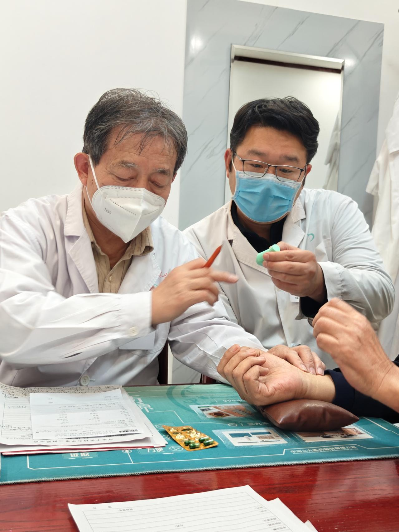发现一个残忍的真相：血管斑块一直消不掉的人，都有1个不太健康的习惯，医生：难