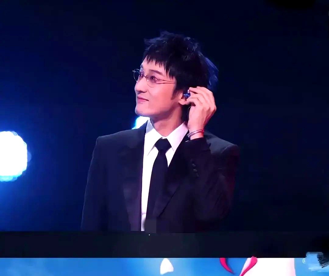 王传君终于松口，说对《爱情公寓》释怀了。当年他演关谷神奇火遍大江南北，后来为了摘掉标签，死活不接第五