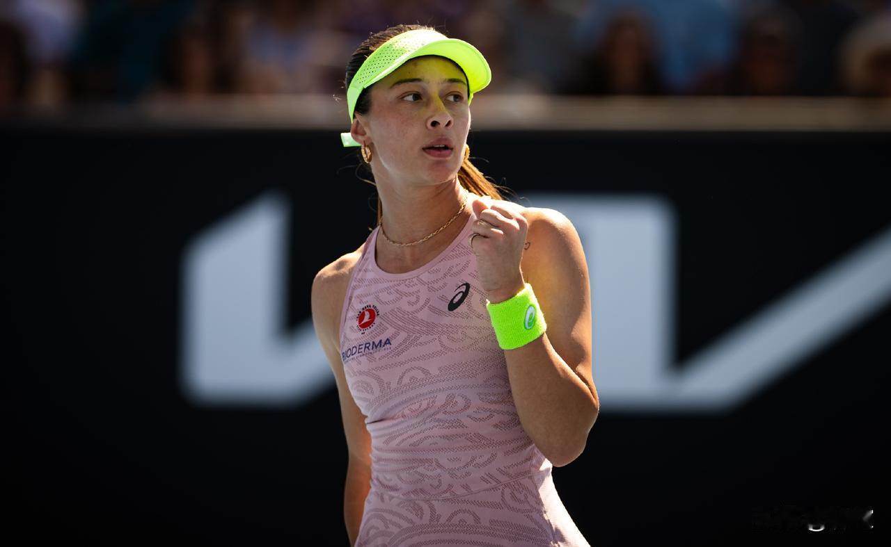 森梅兹，神奇爆冷、创造历史！澳网又出冷门了！从资格赛晋级的土耳其球员森梅兹以2