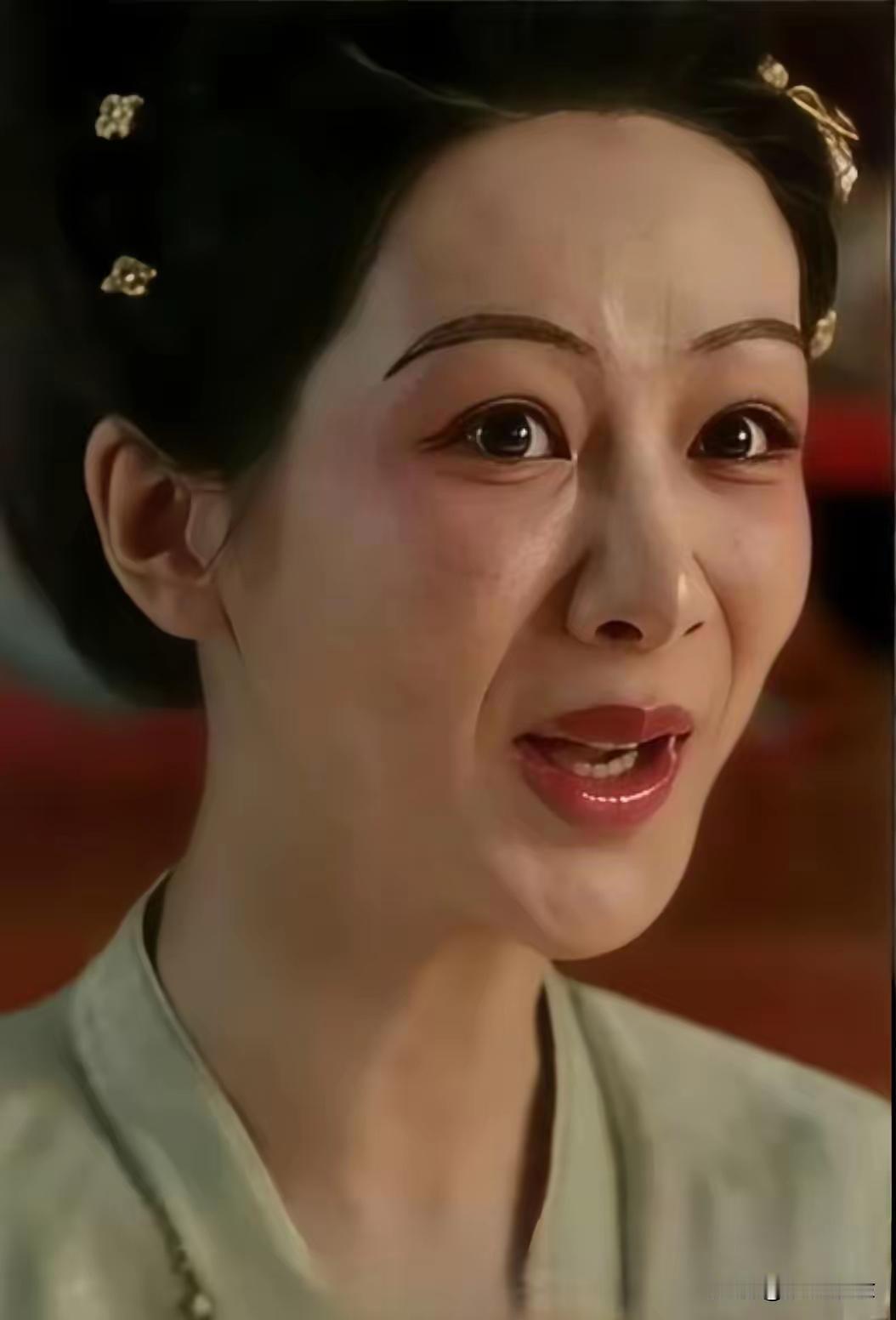 杨紫这事，很多人有同感。线下参加活动，状态挺正常的，看着也挺好。但一上镜