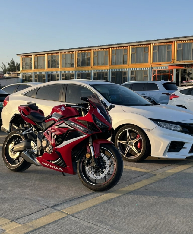 思域十代真的已经大势已去了吗回想起16年买思域的时候，排着队还要加价，现在满大