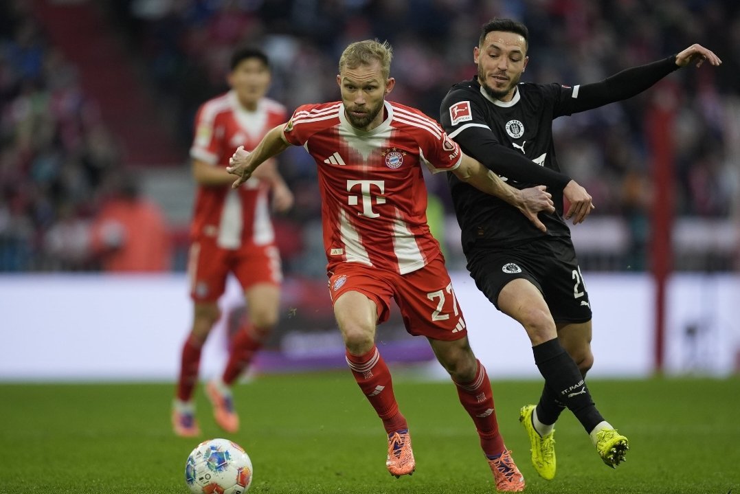 续约莱默比续约格纳布里要复杂得多。莱默近期表现出色，在拜仁站稳脚跟后，他希望获得