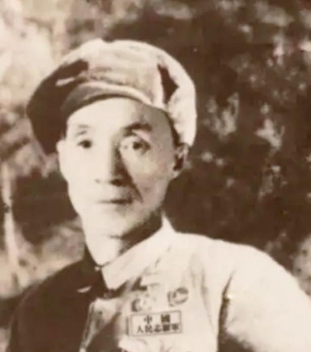 1951年，朴达峰二号阵地，柴云振全然不知阵地上仅剩他一人，以为身后的脚步声是战